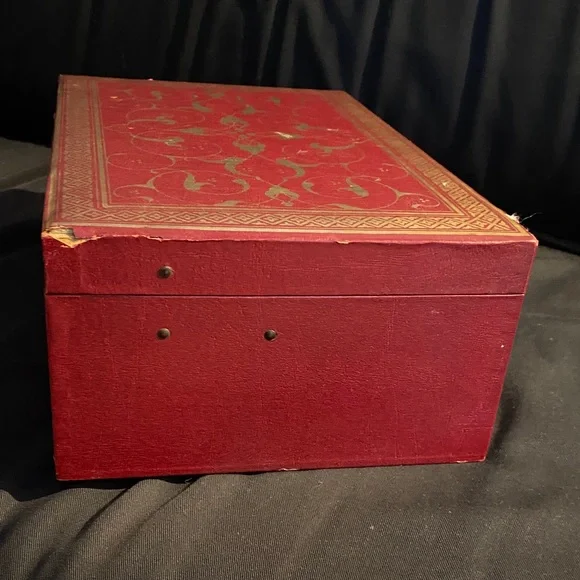 Elegant Red Jewelry Box. Vintage 1960’s - Picture 9 of 16